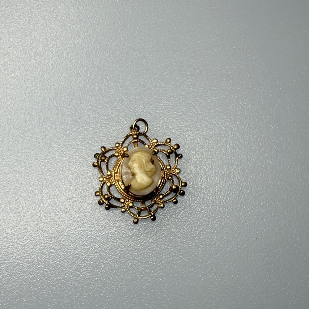 Vintage Gold Cameo Pendant
